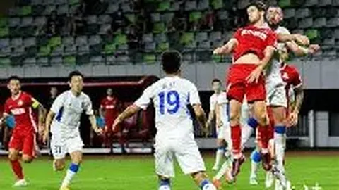 黄晓明携子医院就诊离别时无交流